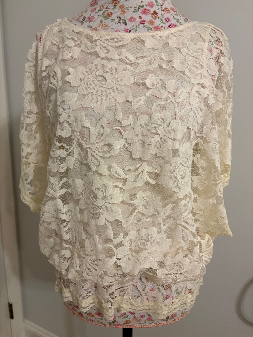 NWT Saks Fifth Avenue Antique White Floral Lace Blouse Size 4